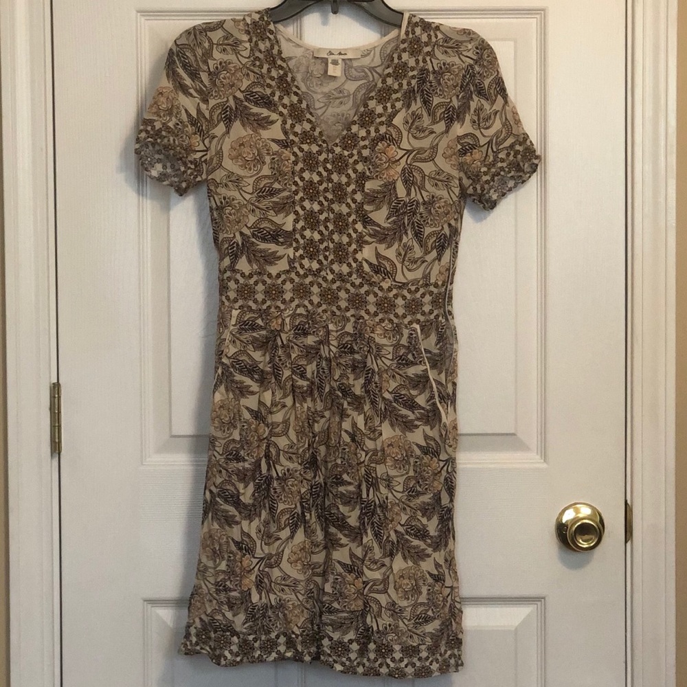 Floral Short Sleeve Dress with Pockets!
